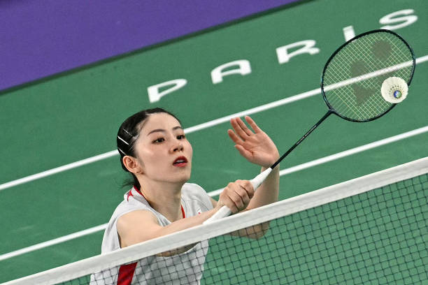 羽毛球拍磅数解析：6U26磅适合进攻还是防守？