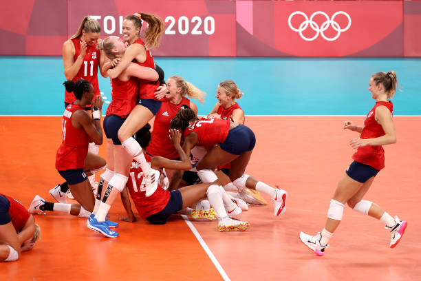 排球垫球规则：合法击球与违规判罚标准